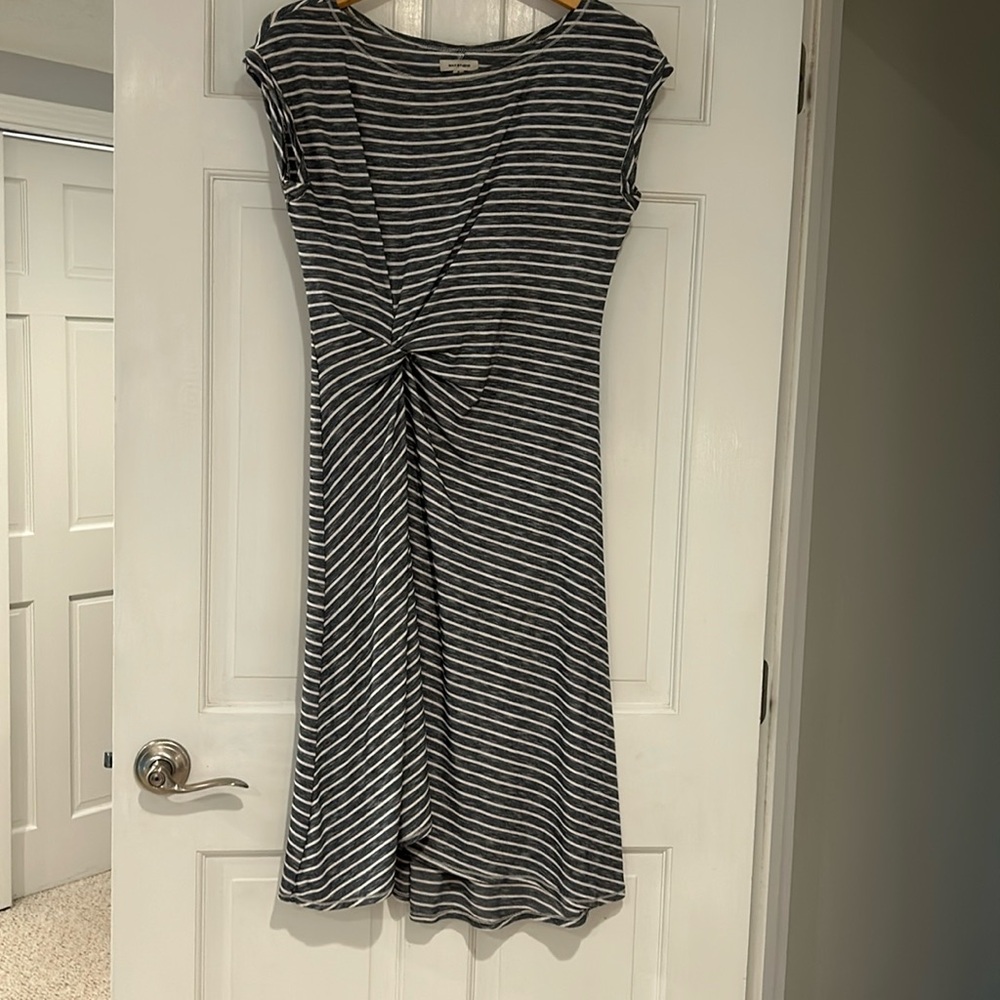 Women’s size small Max Studio dress with tie knot in front